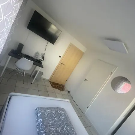 Gaestehaus Metropolitan בית הארחה רוסט