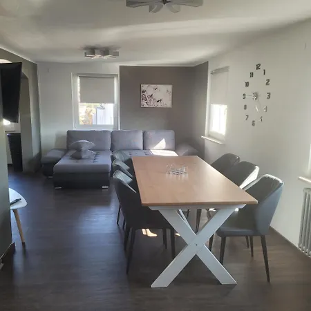 בית הארחה Gaestehaus Metropolitan רוסט